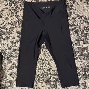 Old Navy Women’s 3/4 Length Black Leggings
